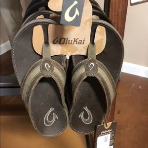 New w Tags - Olukai Men’s Flip Flops